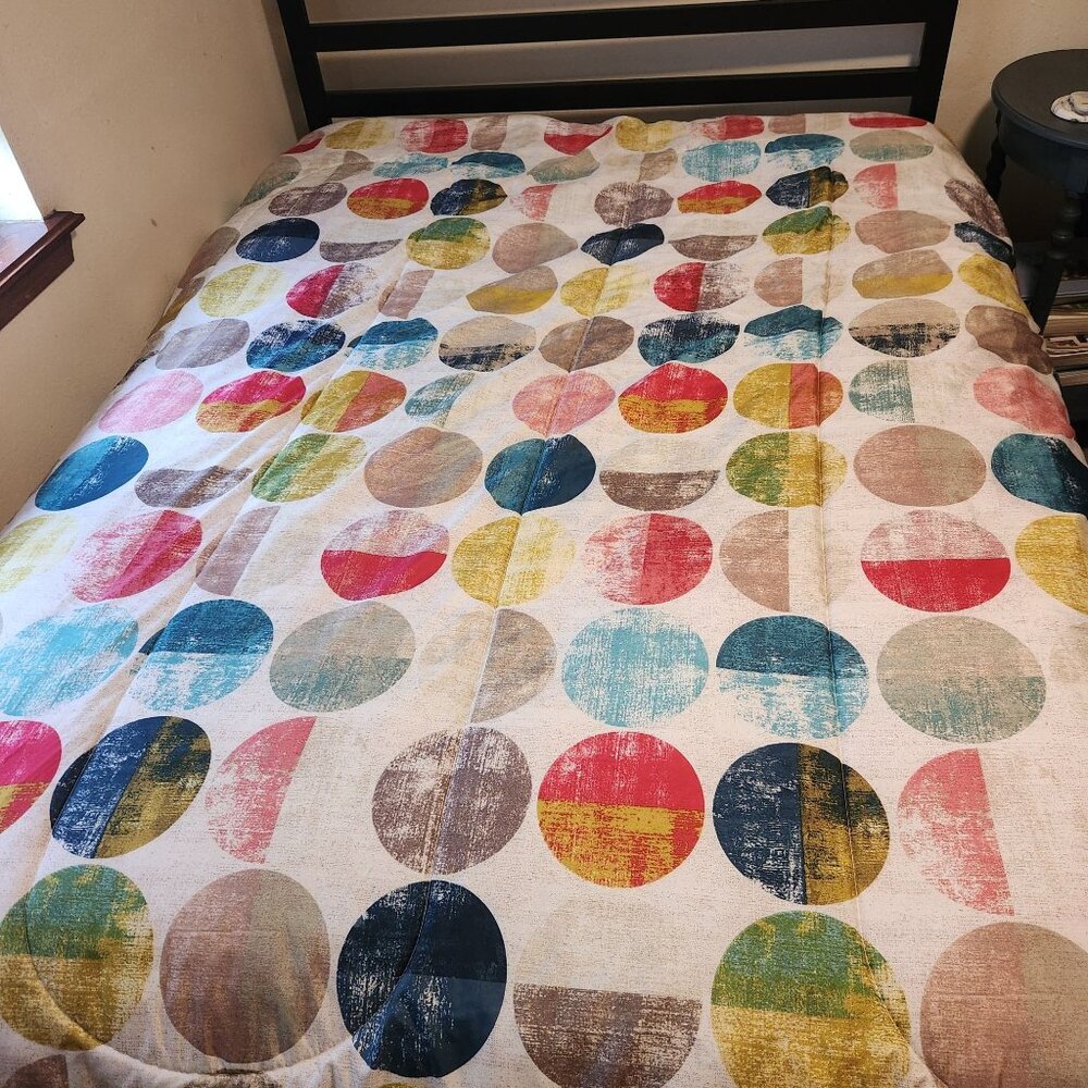 Essential Home full-size bed spread/comforter with pillow shams Large Poka Dots
